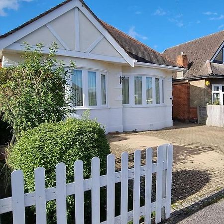 Cosy Bournemouth Bungalow ファーンダウン エクステリア 写真