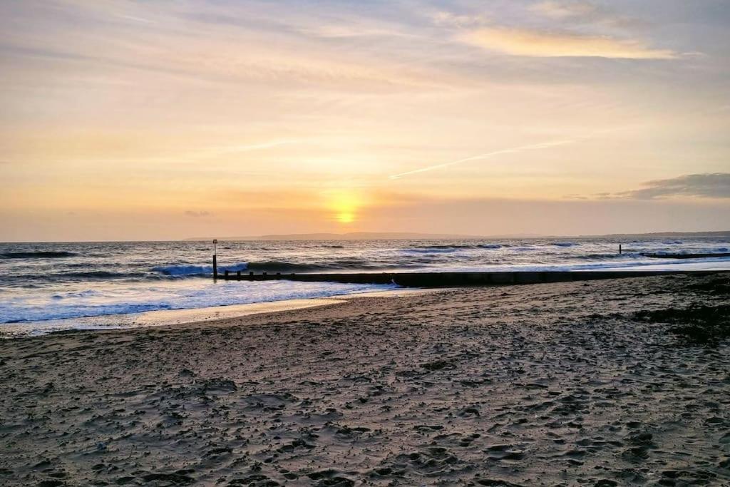 Cosy Bournemouth Bungalow ファーンダウン エクステリア 写真